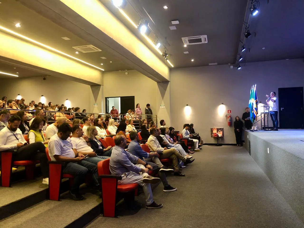 Seminário em Campo Grande promove saúde mental e fortalece relações no ambiente escolar.